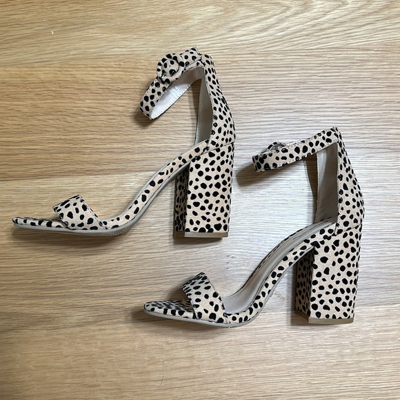 Qupid Cheetah Ankle Strap Block Heels NEW - Picture 6 of 7